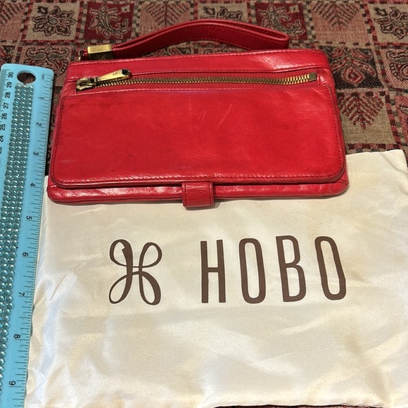 HOBO Wristlet red w/ dust bag - Picture 2 of 6